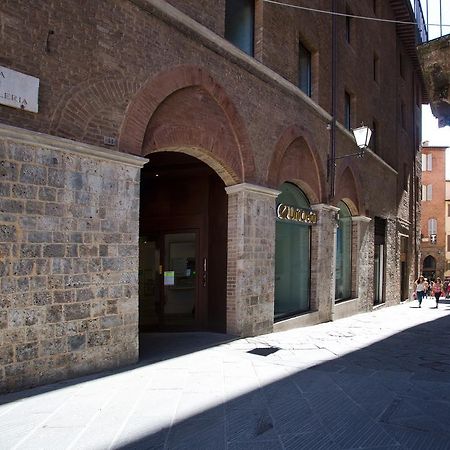 Il Tolomei - Central In The Middle Of Main Street Siena Camera foto