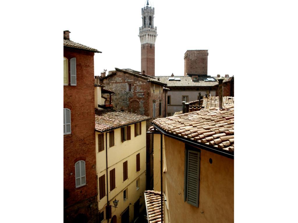 Il Tolomei - Central In The Middle Of Main Street Siena Camera foto